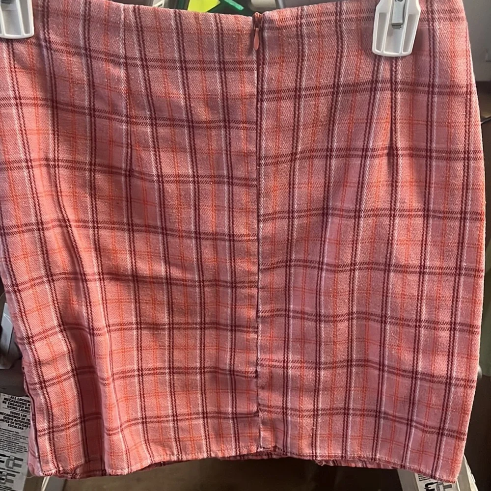 SHEIN Small Pink Mini Skirt with 2 Slits - Picture 3 of 3